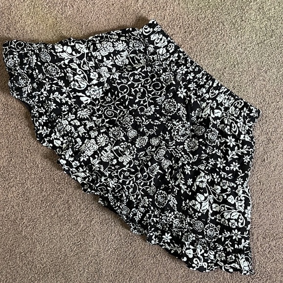 Forever 21 Dresses & Skirts - Forever 21 Floral Print Mini Skirt